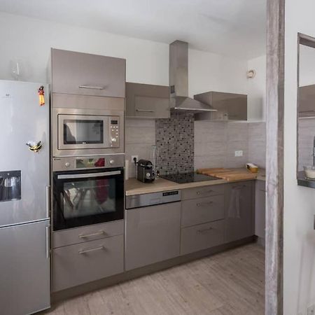 Appartement T2 Proche Centre Ville Istres Luaran gambar